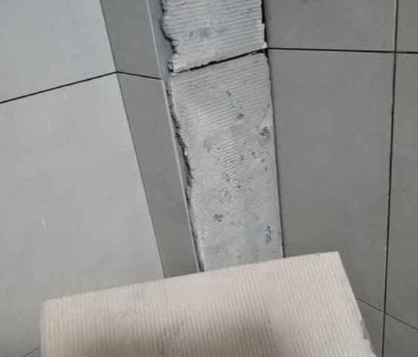 嘉兴瓷砖空鼓维修公司分享下厨房瓷砖脱落的补救措施。